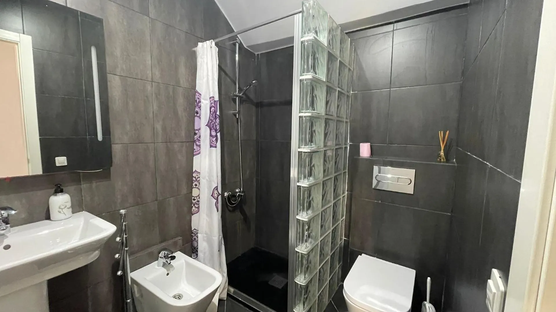 阿德耶Bungalow Club Atlantis别墅 0*, 阿德耶